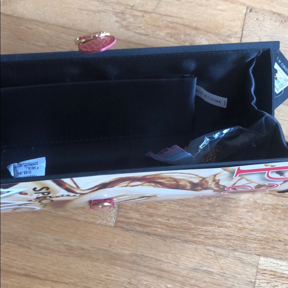 One of a kind clutch - with removable chain strap - Picture 3 of 9
